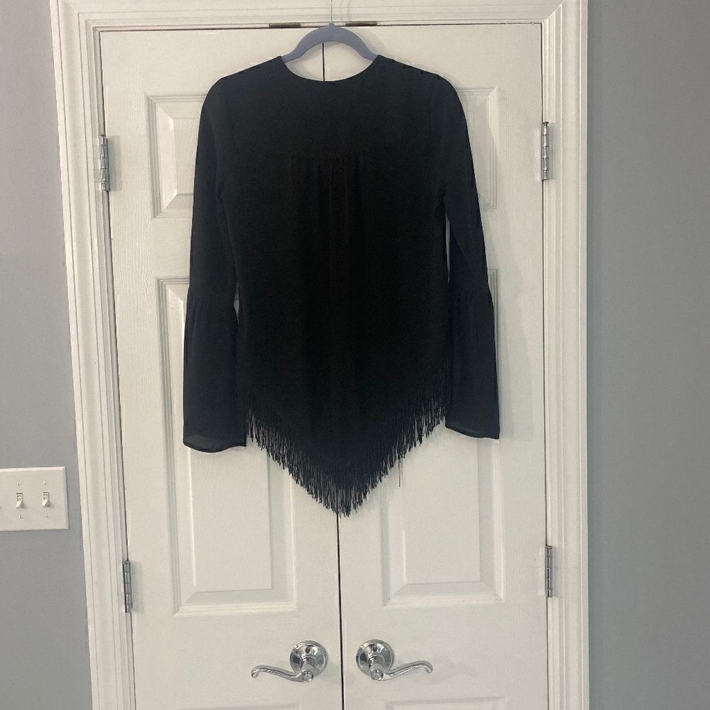 Express bell sleeves fringe bottom top - Picture 2 of 3